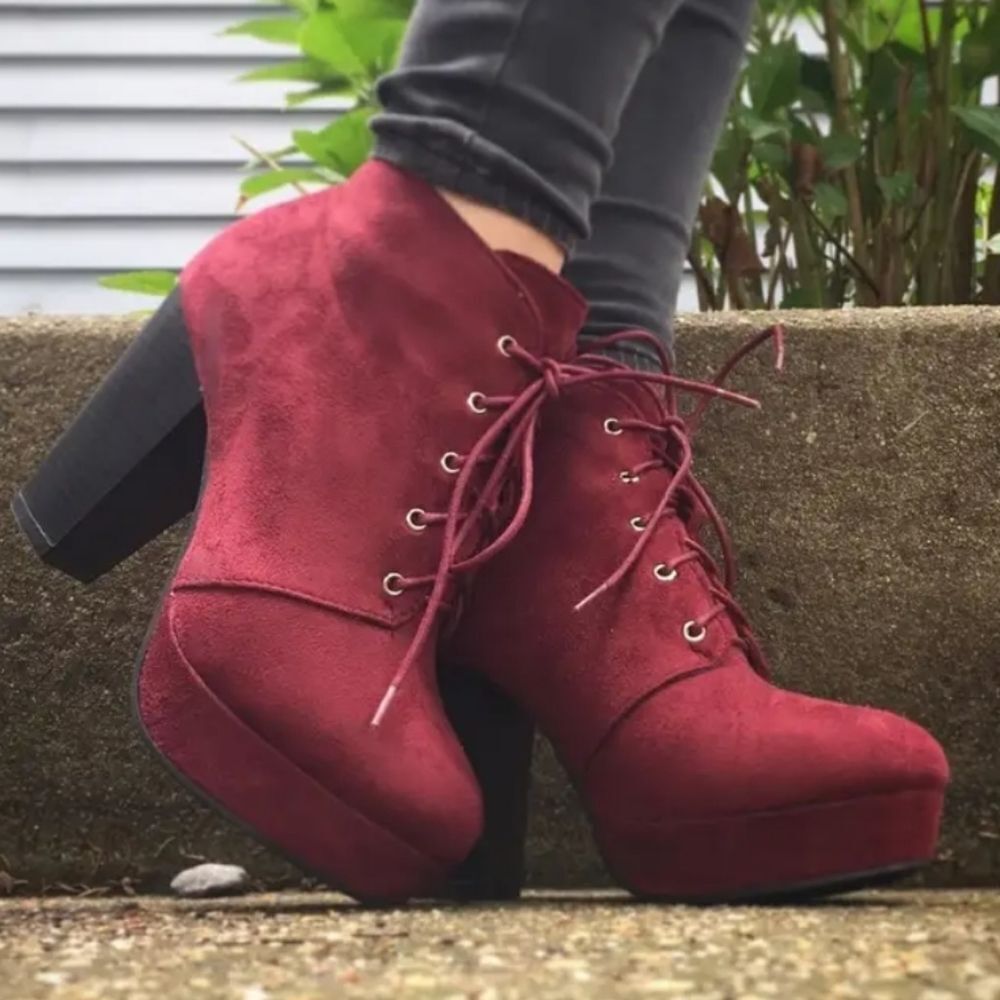 BRAND NEW CAMBRIDGE  SELECT BLOCK HEEL LACE UP  BOOT